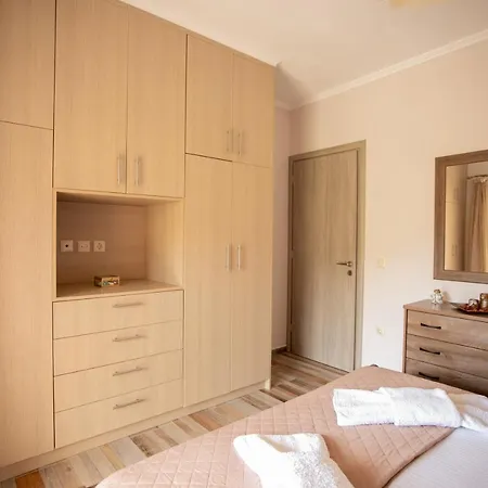 Nikorina Apts Лефкада